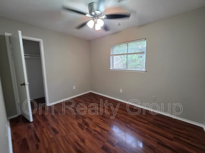 Houston House: 12722 Shannon Hills Dr,