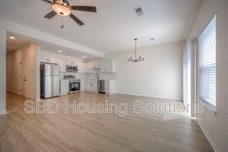 Raytown Townhome: 9053 E 85th Pl