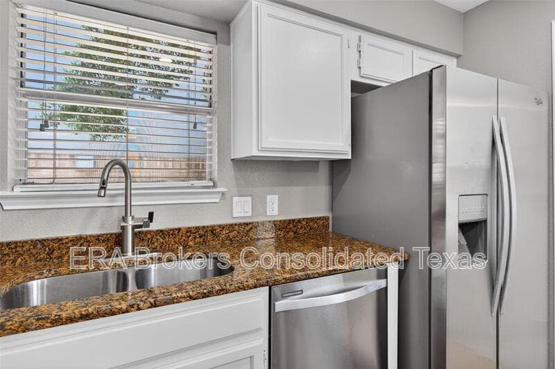 Austin House: 7601 Windrush Dr