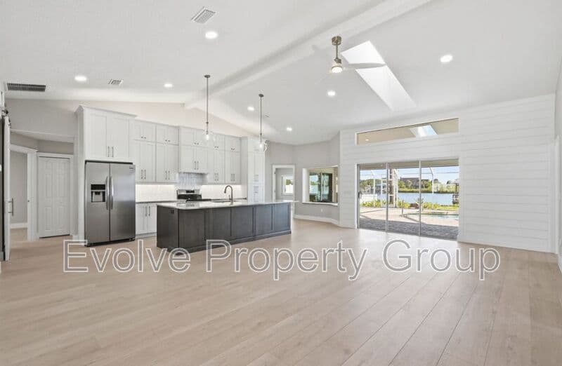 Flagler Beach House: 470 Lambert Ave.