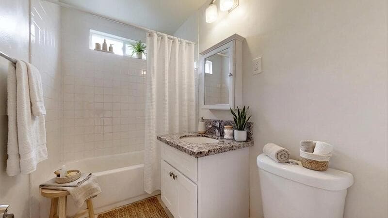 Redondo Beach Condo: 2619 Gates Avenue - F
