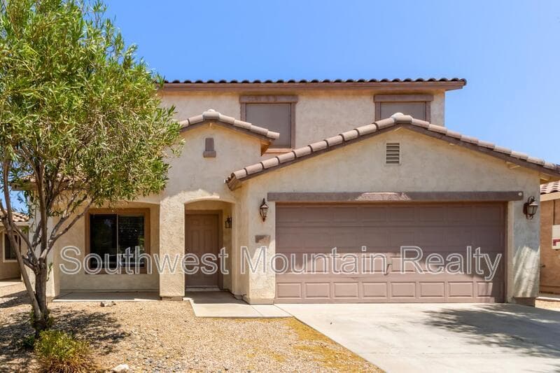 Maricopa House: 44856 W Paitilla Lane