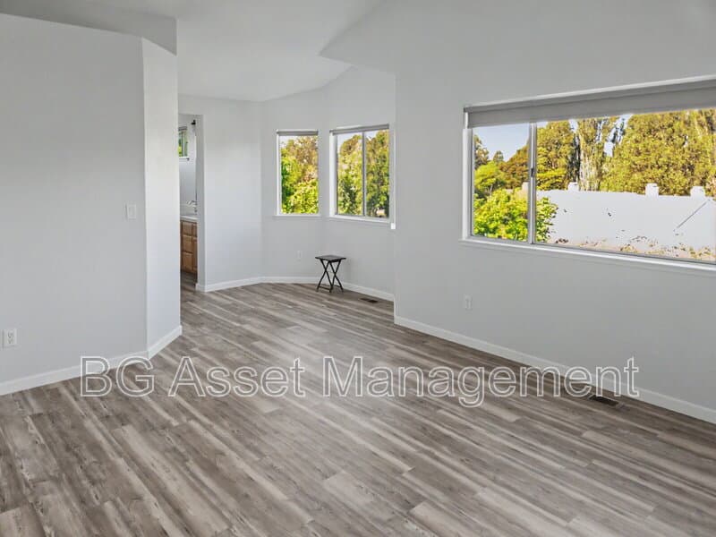 Richmond House: 3351 Parkgate Court