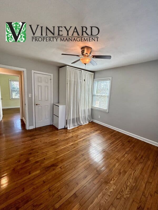 Smyrna House: 1995 Benson Ave SE
