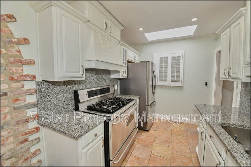 El Paso House: 3030 Aurora Avenue