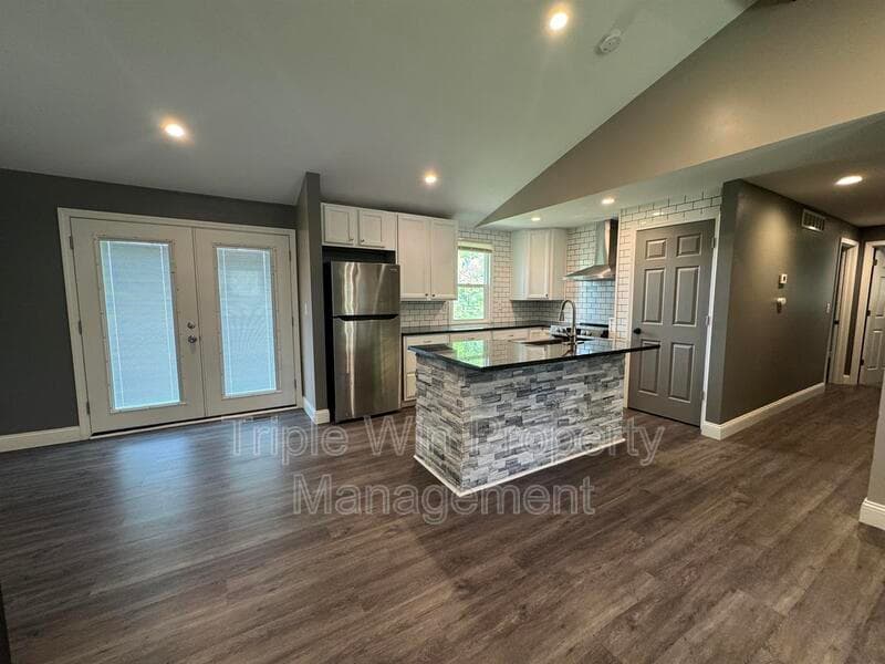 Saint Charles House: 710 Jungs Station Rd