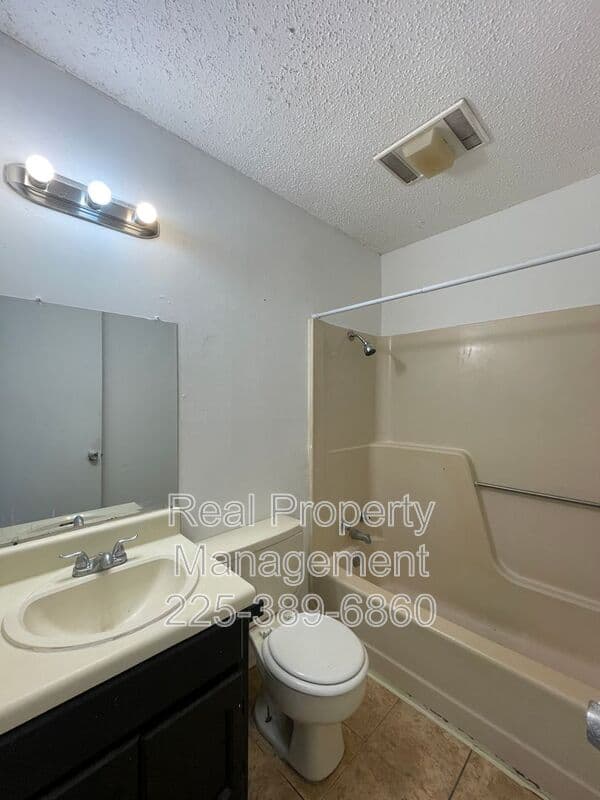 New Roads Townhome: 750 Hospital Rd.
