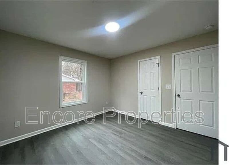 Holly Springs House: 1617 North Main Street