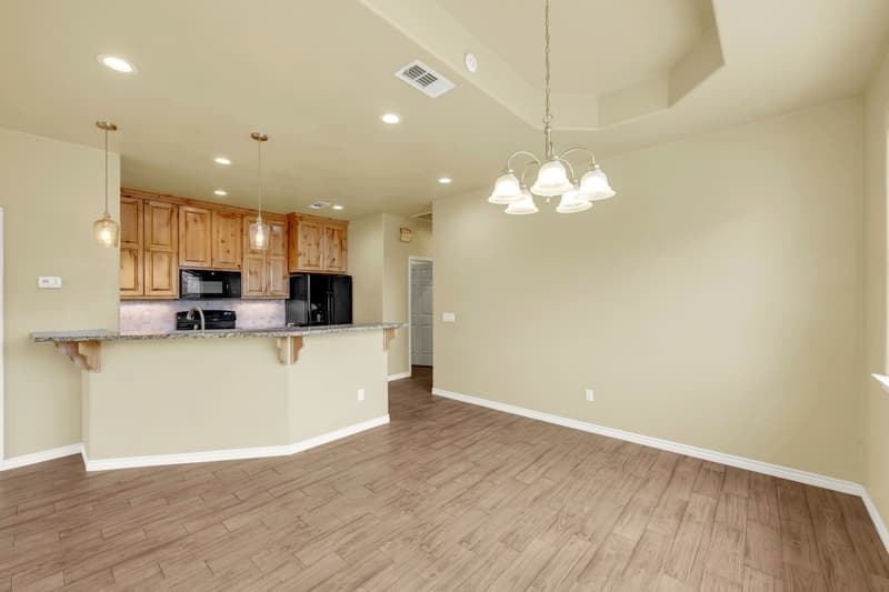 Kingsland House: 623 Skyline Drive