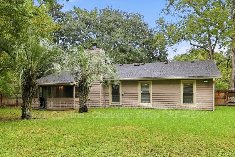 Mount Pleasant House: 1571 Hidden Bridge Dr