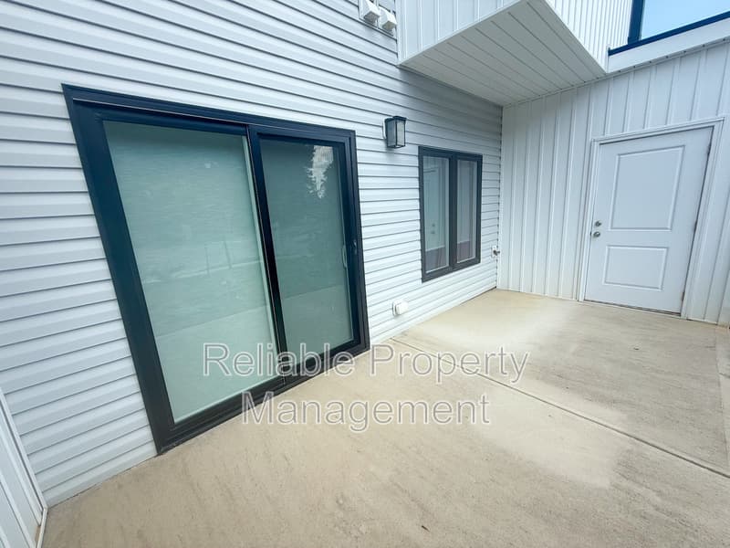 Clayton House: 22 S Laird Dr
