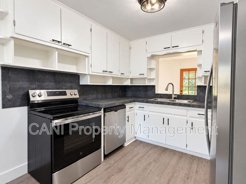 Altamonte Springs House: 450 Forest Lake Drive