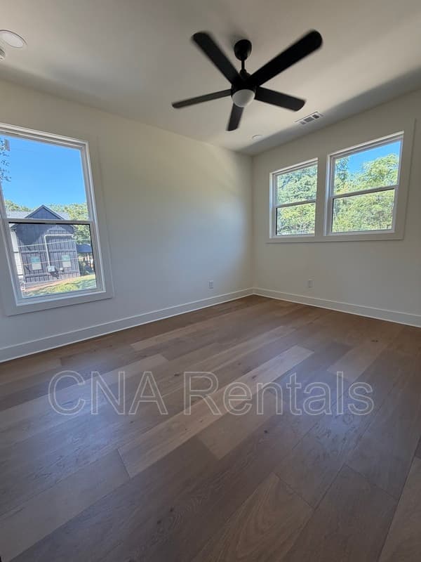 Atlanta House: 294 Roy St