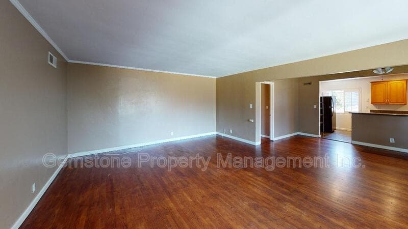 San Diego House: 5744 Mary Lane Dr
