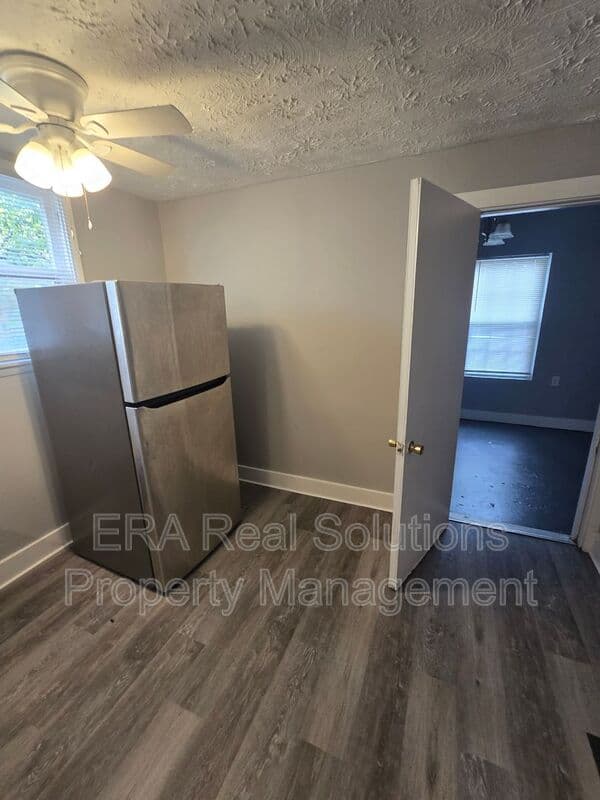 Columbus House: 49 S. Harris Avenue