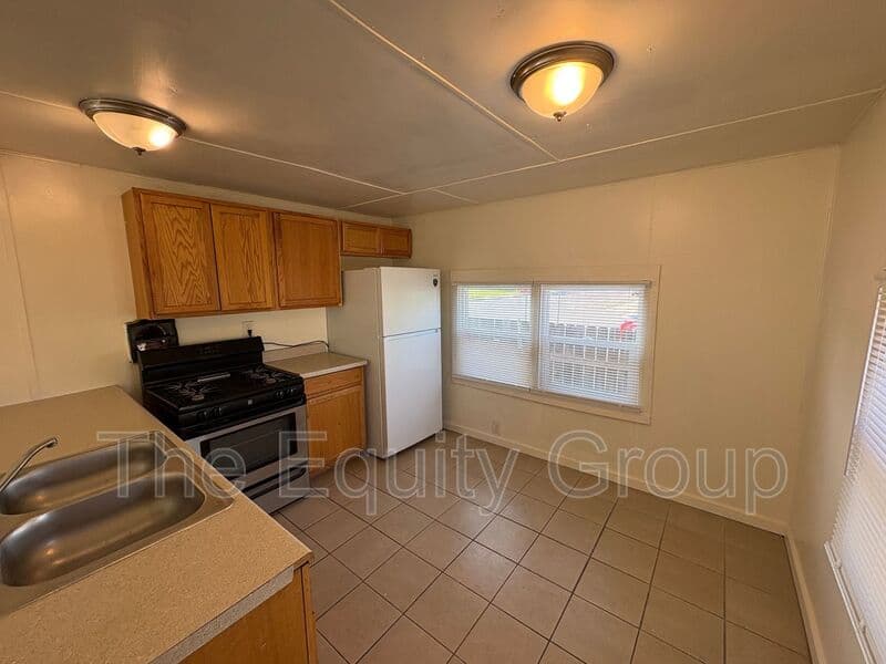 Dinuba Condo: 581 East Yale Ave
