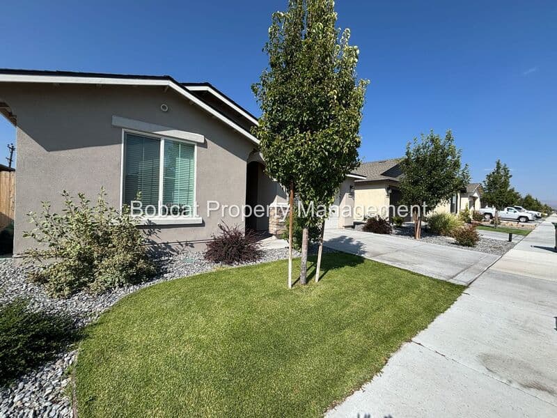 Minden House: 1120 Dapple Dr