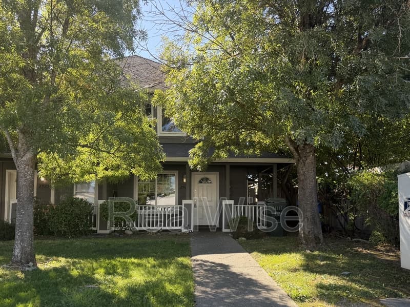 Grants Pass Condo: 2525 Estates Ln
