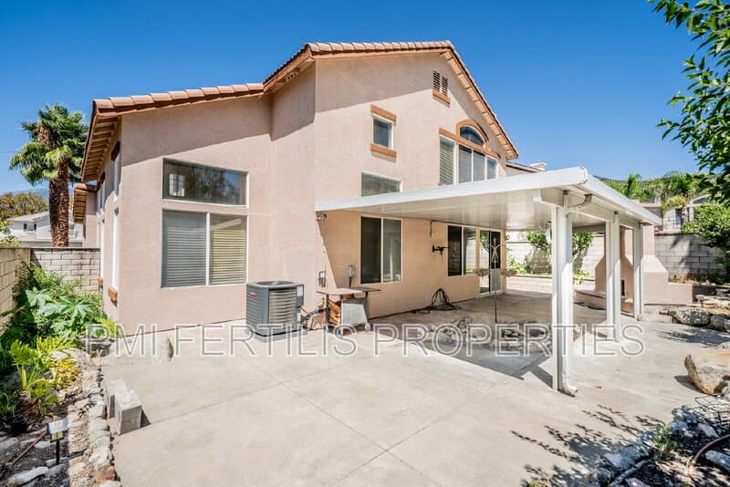 Fontana House: 5055 Saint Albert Dr