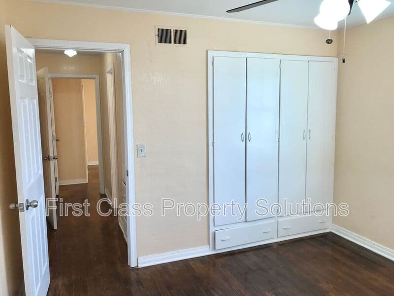 Oklahoma City House: 2312 N Meridian Ave