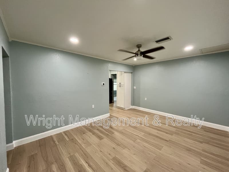 St. Petersburg House: 8330 Waverly Road North