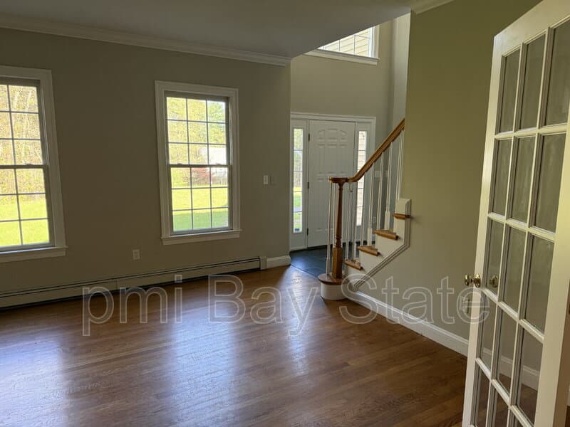 Upton House: 164 South St
