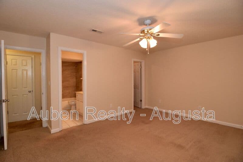 Evans House: 490 Pheasant Run Drive