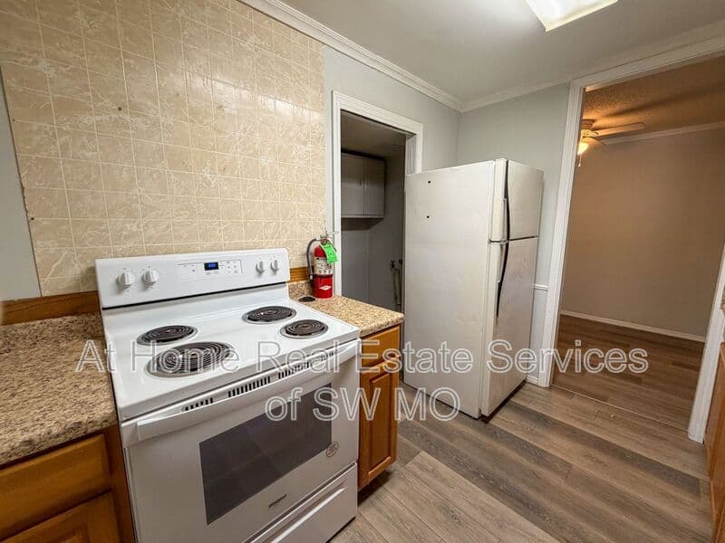 Springfield House: 1508 S Pickwick Ave