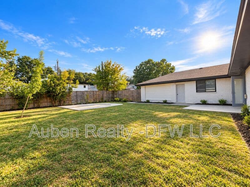 Plano House: 2404 Kentfield Drive