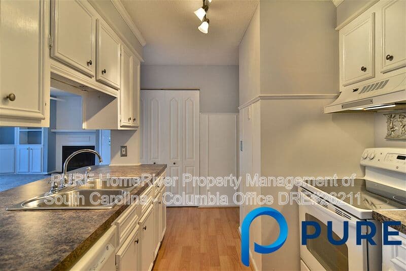Columbia House: 17A Battery Walk Ct