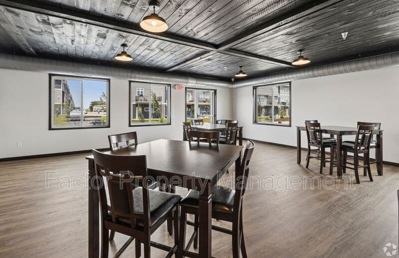 North Mankato Condo: 2090 Carlson Dr.