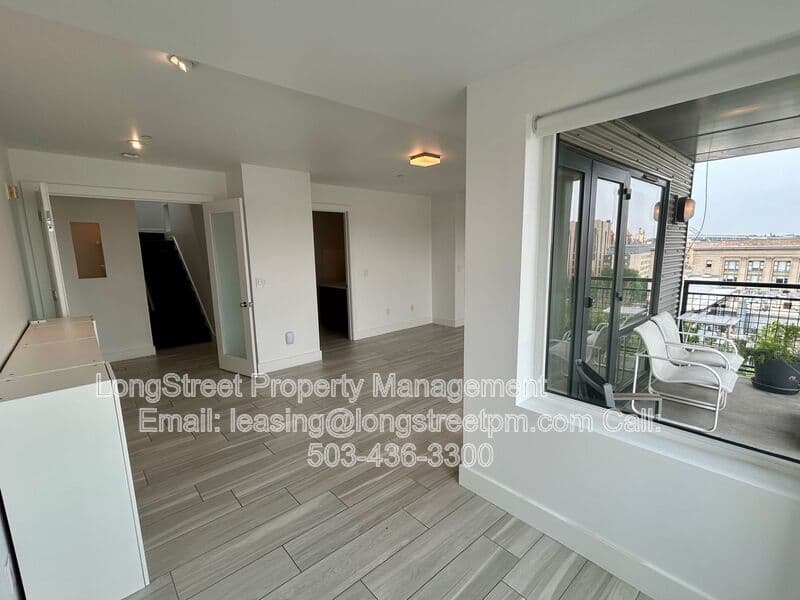 Portland Condo: 300 NW 8th Ave