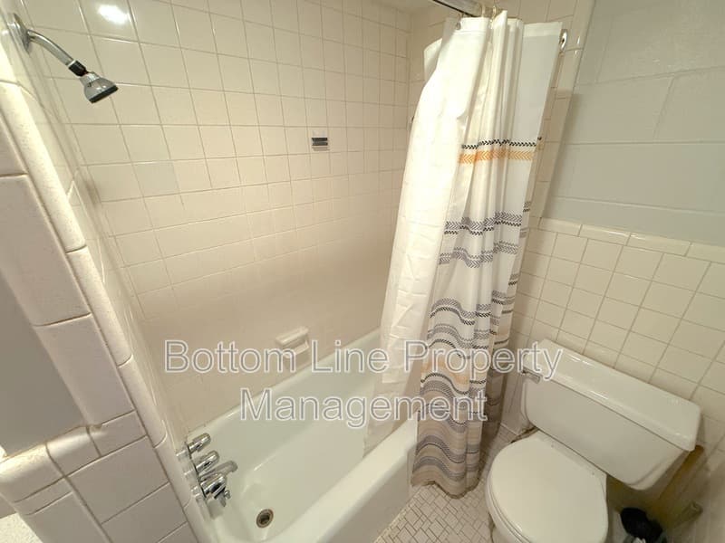 Cherryville Condo: 301 Vivian St
