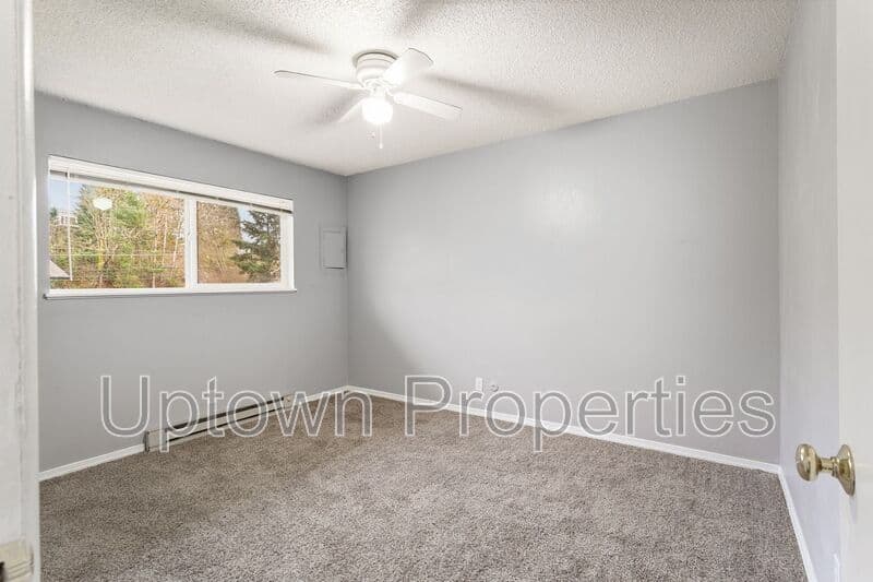 Portland House: 1515 SW CUSTER DR