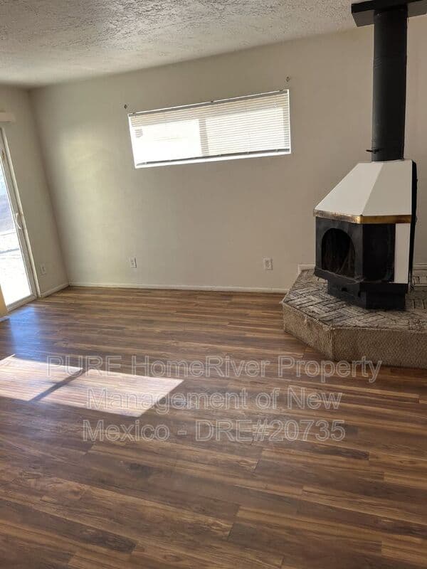 Albuquerque House: 10508 Love Ave NE