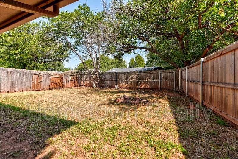 Norman Condo: 1713 Hillcrest Drive