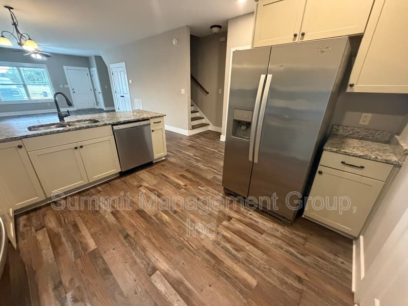 Jackson Condo: 860 S Harkness Street, Unit D