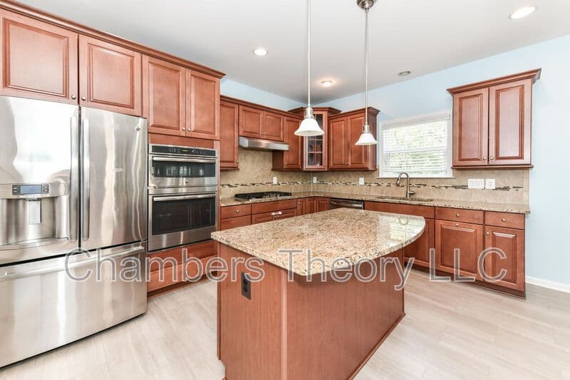 Ashburn House: 21026 Potomac Trail Cir
