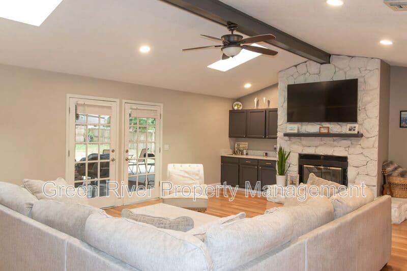Jacksonville House: 12955 Julington Ridge Drive E