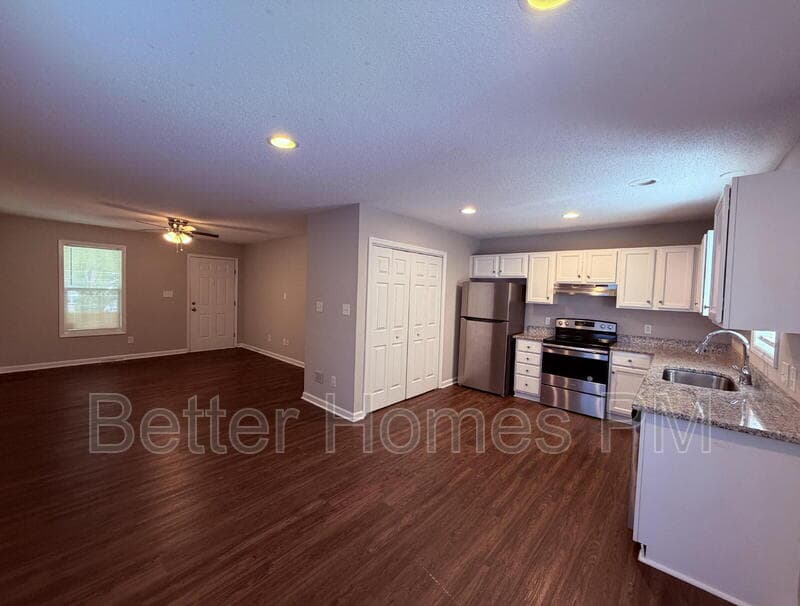 Knightdale House: 5716 Woof Place