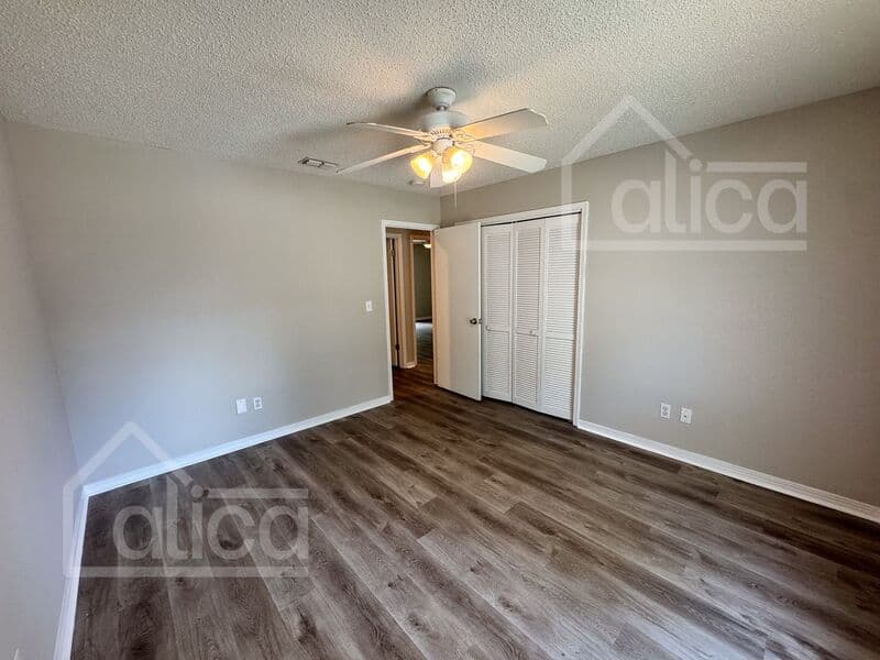 Orange Park House: 1959 Sussex Dr N