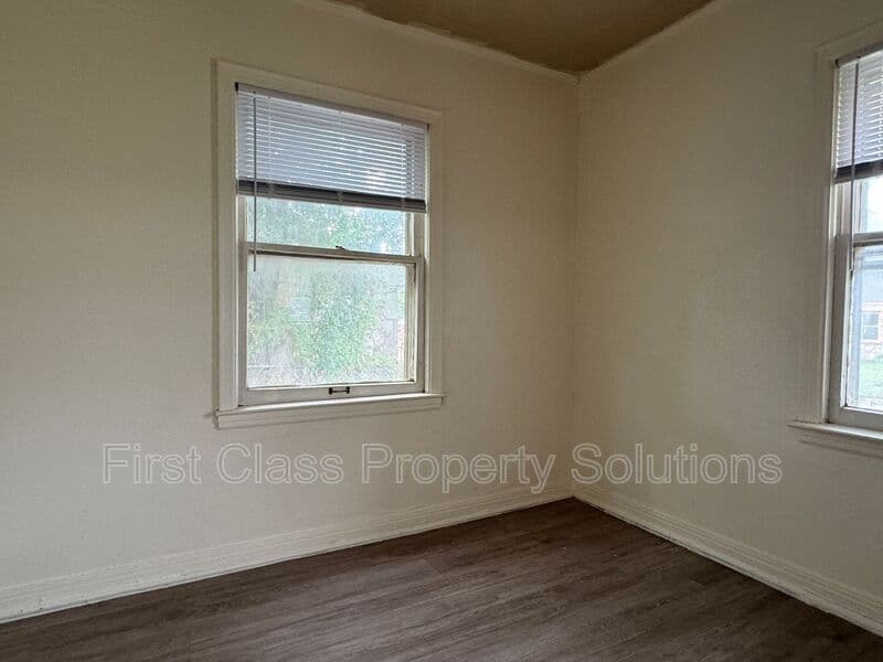 Oklahoma City House: 1904 NE 25th St