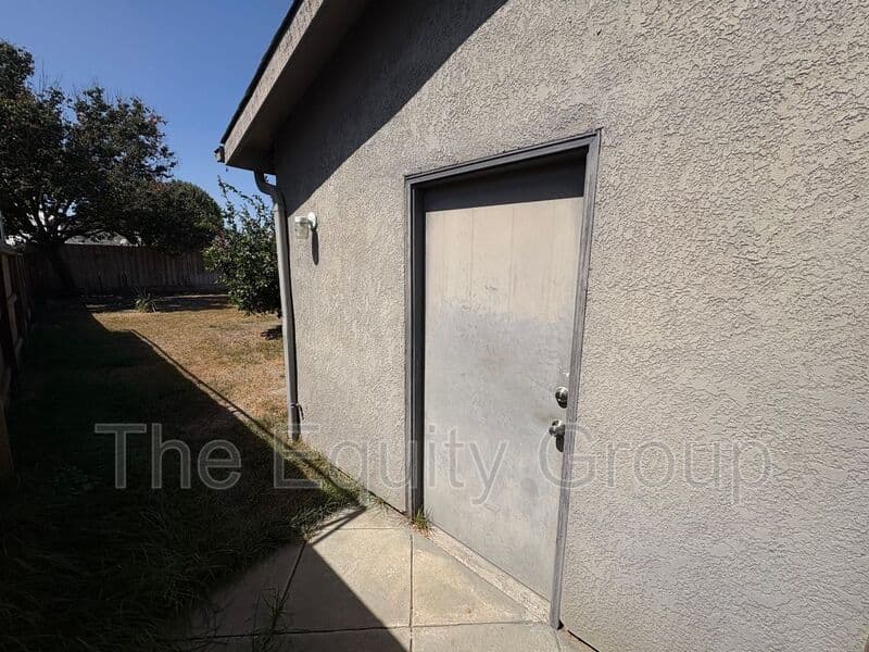 Tulare House: 1257 North Milner Street
