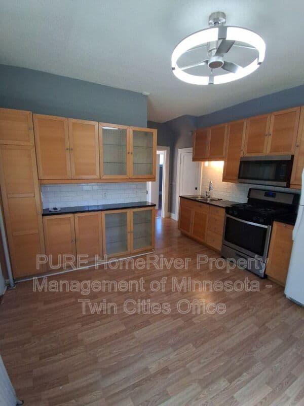 Saint Paul Condo: 1972 Minnehaha Ave E