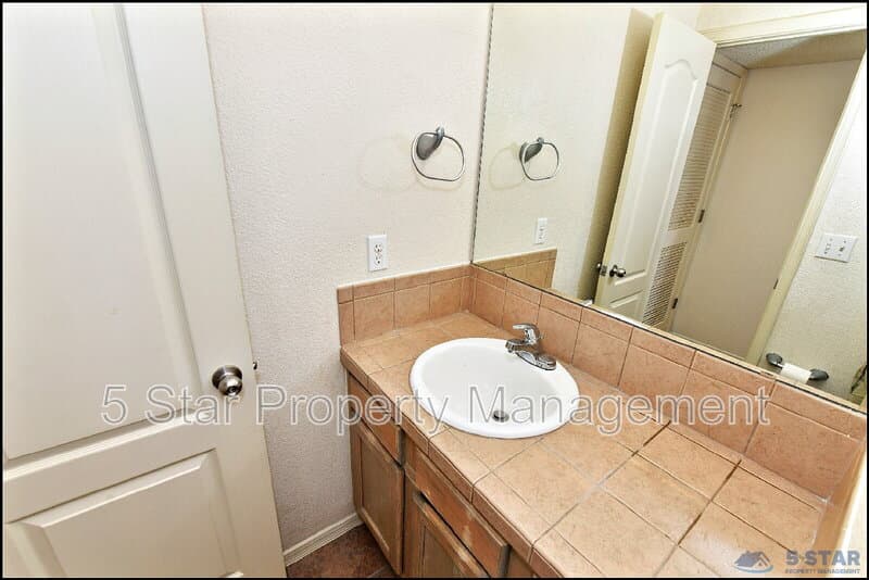 El Paso House: 6372 Franklin Ridge Dr !!