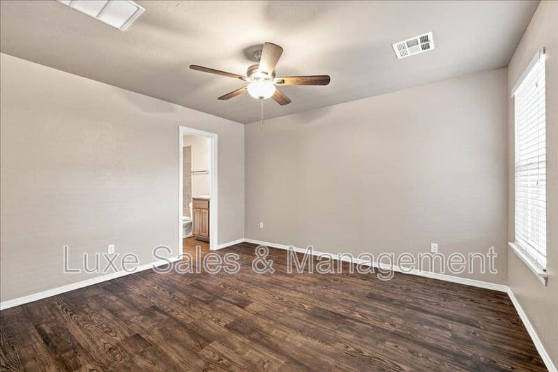 Edmond House: 2024 Buena Vida Lane