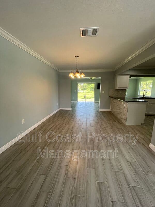 North Port House: 3365 Avanti Circle