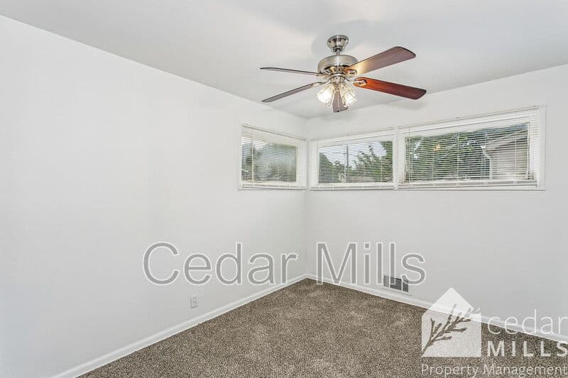 Park City House: 1422 E Cloverdale Dr