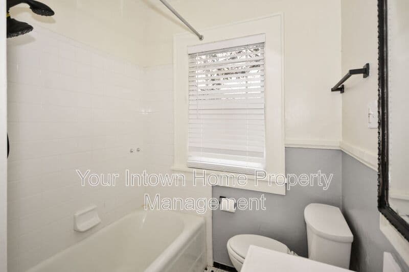 Atlanta House: 619 Cooledge Ave NE
