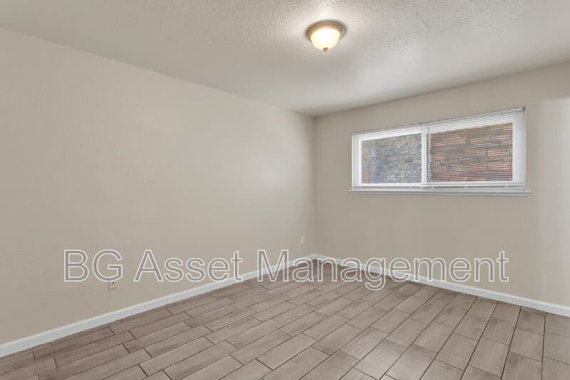 Sacramento Condo: 714 Darina Avenue